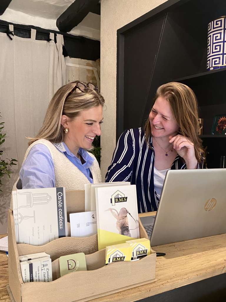 Caroline et Mélissa, en boutique.